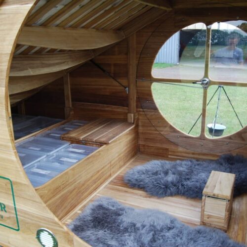 Een caravan geheel van hout omdat het kan: de Volksschrauber Aircamper