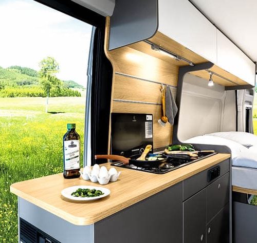 De LMC Innovan buscamper als rijk uitgeruste First Edition