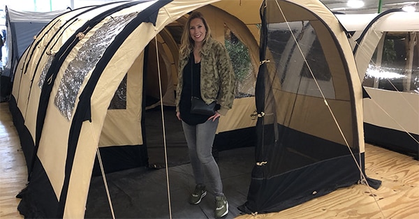 Fondsen naakt visueel Kamperen met een opblaasbare tent - Campingtrend
