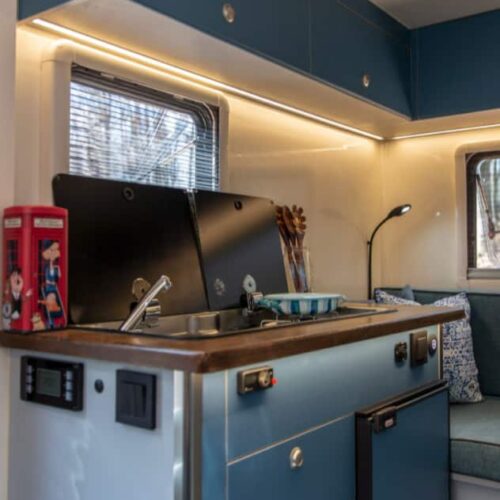 Dit is Troy: de vrolijke caravan van het Turkse Hotomobil