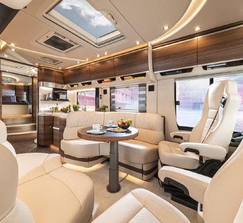 De Concorde camper 1090 GIO Liner heeft een oldtimergarage