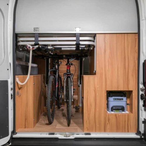 Affinity Camper Van is een bijzondere buscamper met integraaltrekjes