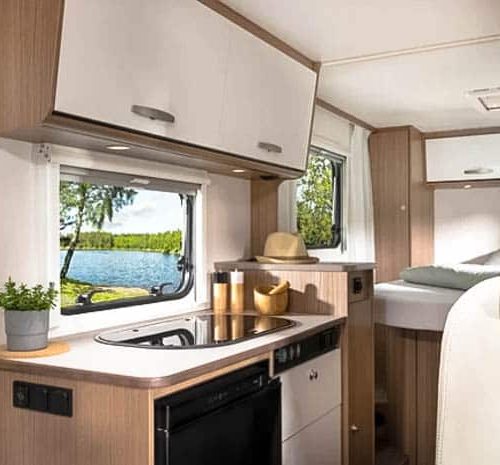 Carado V339 als Europa Edition een halfintegraal met queensbed