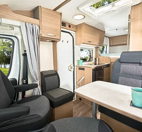 Carado V339 als Europa Edition een halfintegraal met queensbed