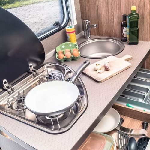 Weinsberg CaraHome 550 MG: korte alkoof met ruimte voor kids
