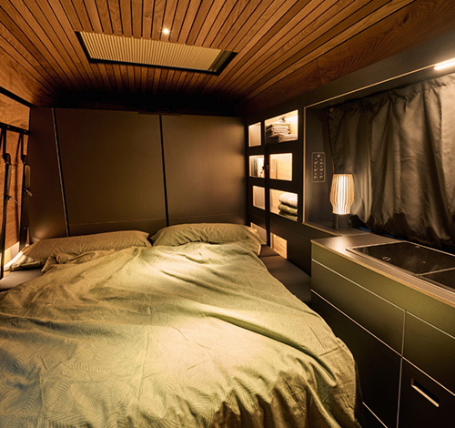 Custom Bus Camper XL bed