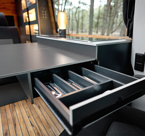 Custom Bus keuken besteklade