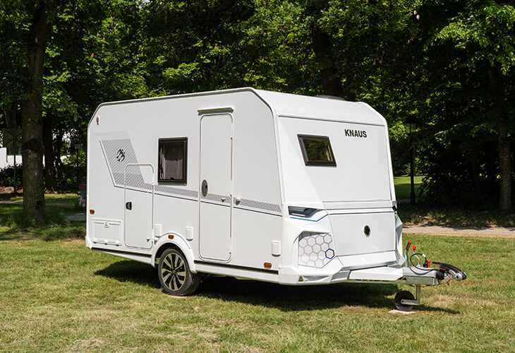 Deze Lichte Caravan Is Speciaal Voor Elektrische Trekauto s Campingtrend Deze Lichte Caravan Is Speciaal Voor Elektrische Trekauto s Campingtrend