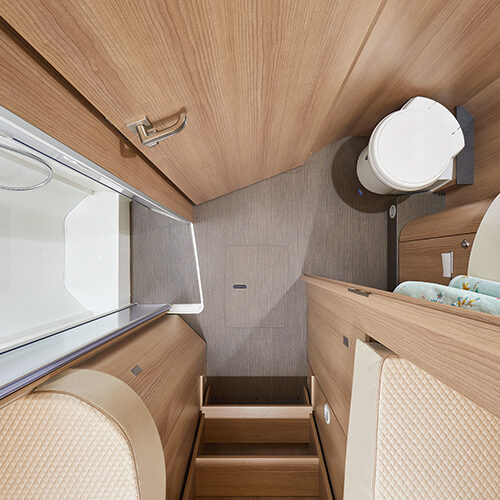 Carthago c-tourer I145 RB LE bad- en kleedkamer