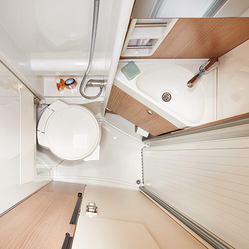 Malibu Van first class – two rooms 640 LE RB badkamer