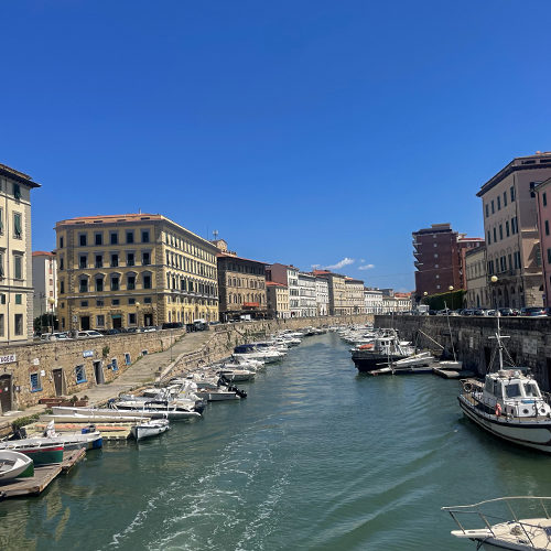 Spectaculair zwemkasteel op camping Le Capanne in Italië
