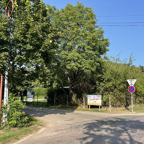 Entree camping du Lac de Villegusien