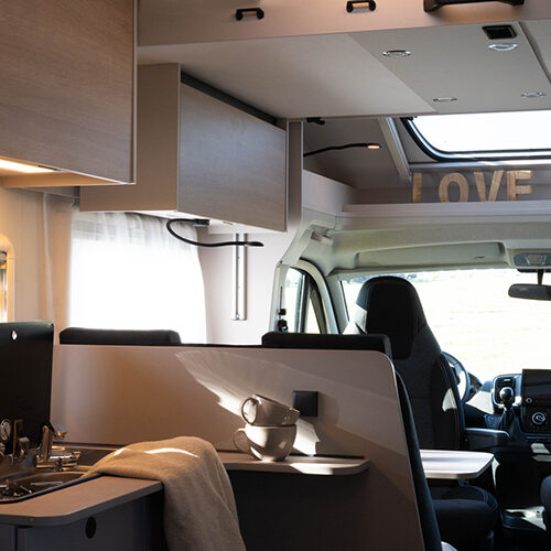 LMC Tracer 680DL dinette