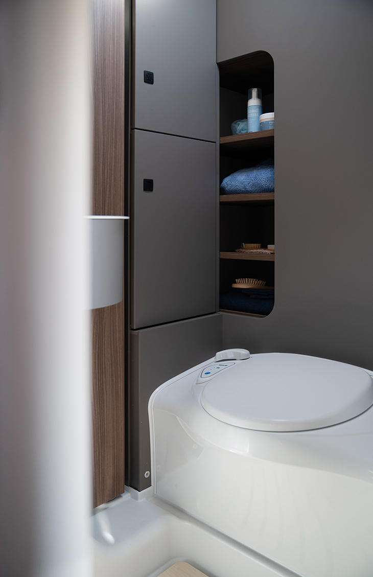 LMC Cruiser banktoilet