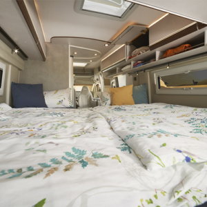 Lengtebedden compacte camper