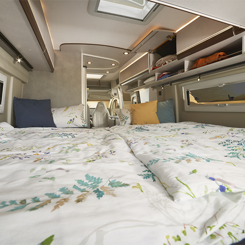 Lengtebedden compacte camper
