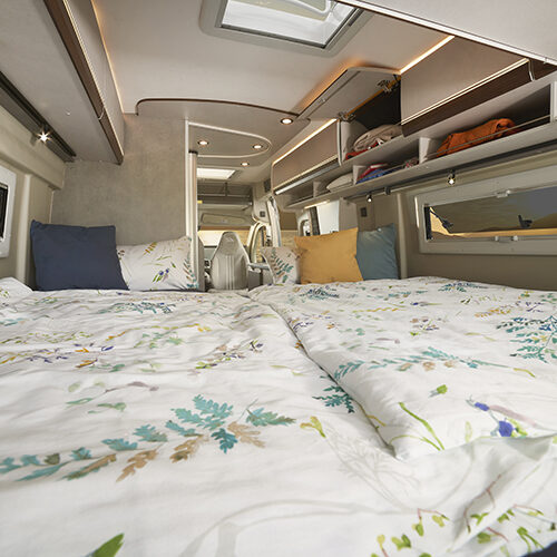 Summit Shine 600 LR lengtebedden compacte buscamper