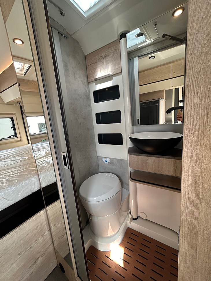 Florium Black Pearl badkamer