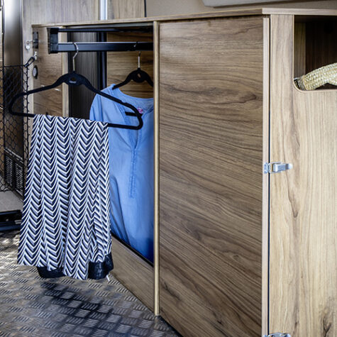 Dexter 635 kledingkast