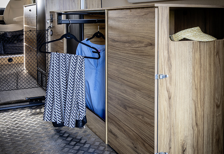 Dexter 635 kledingkast