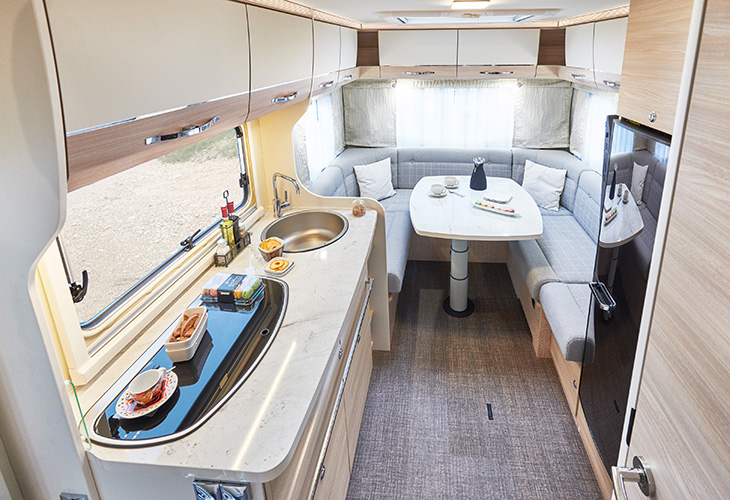 Eura Mobil Activa One 570 HS interieur