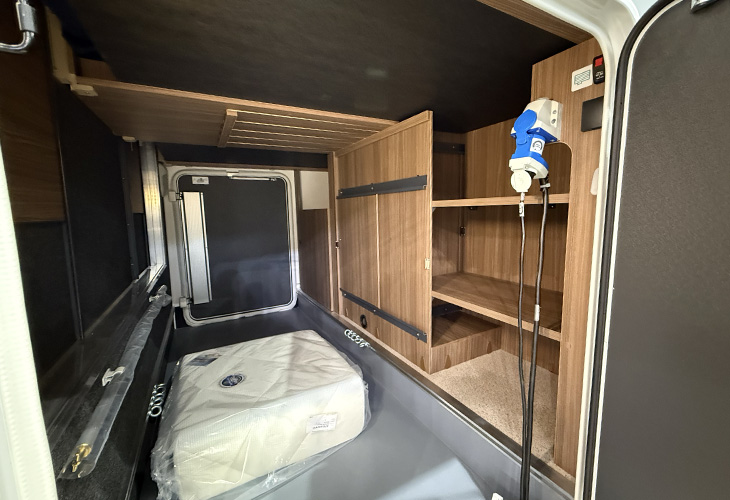 LMC Cruiser 2.0 garage