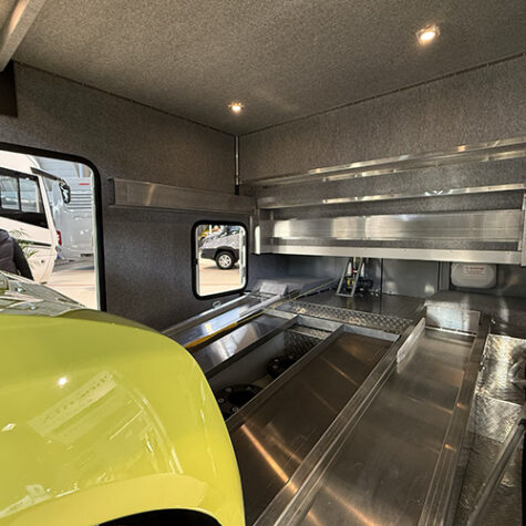 Elektrische XEV Yoyo in garage Maxi Liner 9000 AY