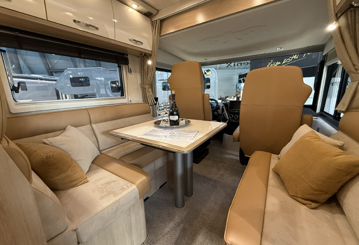 Maxi Liner 9000 AY interieur