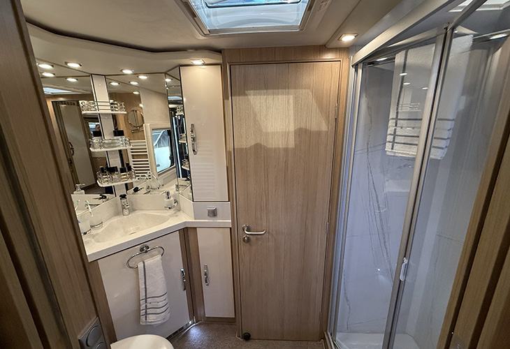 Phoenix Maxi Liner 9000 AY badkamer