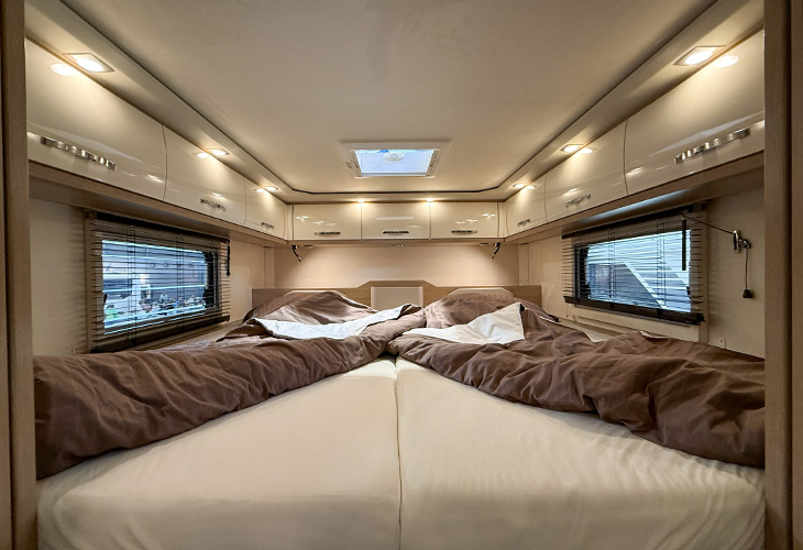 Phoenix Maxi Liner 9000 AY bedden