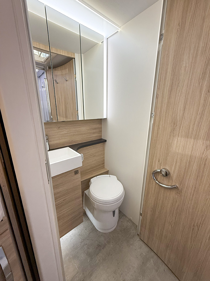 Toilet Platin Final Edition