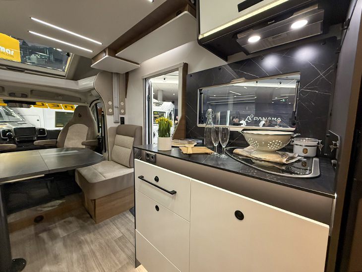 Benimar Mileo 282 keuken