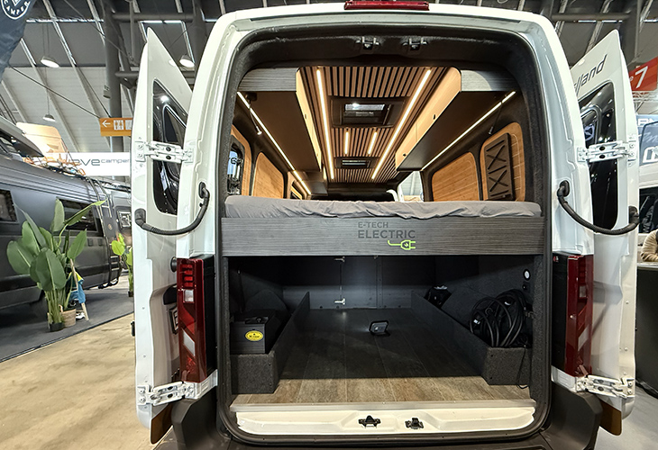 Eifelland Relax Nissan Interstar achterzijde