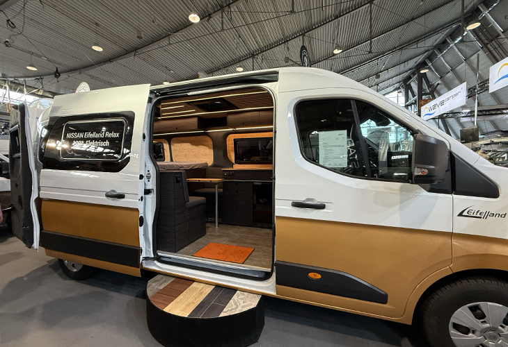 Eifelland Relax Nissan Interstar exterieur, gezien op de CMT in Stuttgart