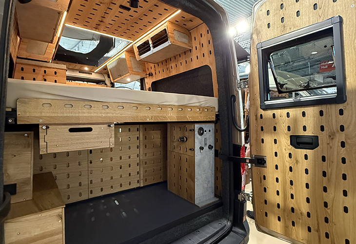 Eifelland Relax Nissan achterzijde