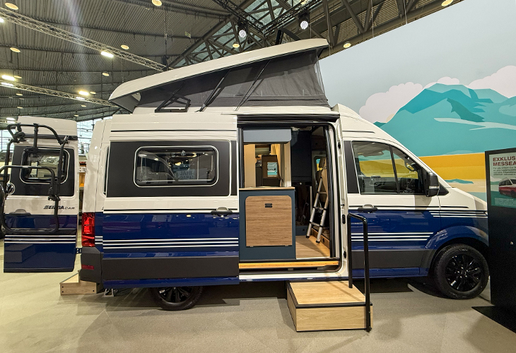 Voor de Eriba Car 602 is optioneel een slaaphefdak verkrijgbaar