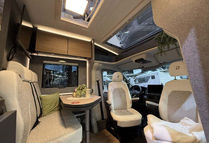 Globebus Performance T16 4x4 dinette