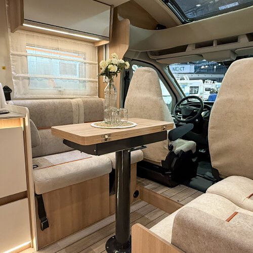 Een face-to-face-zitgroep in de Forster T 745 EF/QF Vibe