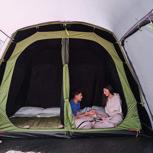 Coleman FastPitch Victoria Falls 4 BlackOut bedroom