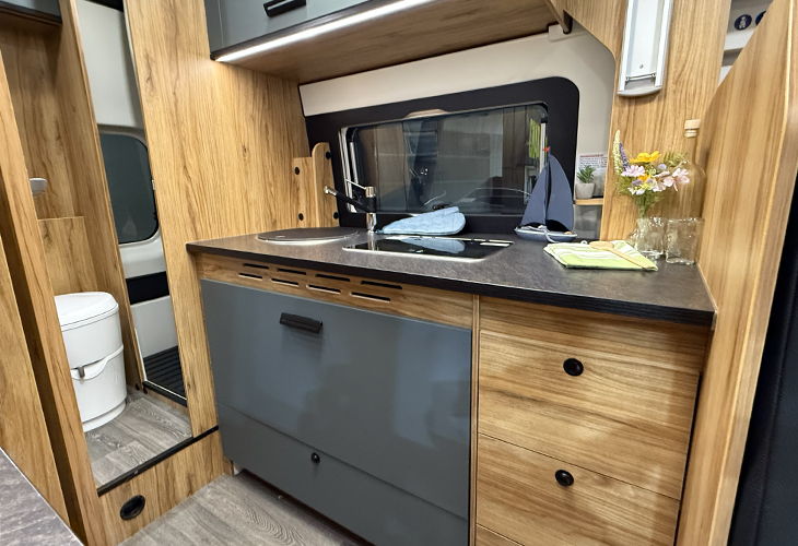 Karmann-Mobil Dexter 595 keuken