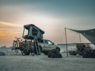 Thule Widesky daktent geopend op een auto