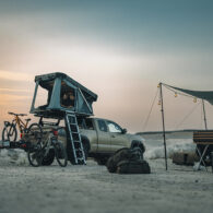 Thule Widesky daktent geopend op een auto