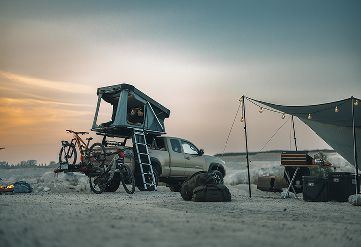 Thule Widesky daktent geopend op een auto