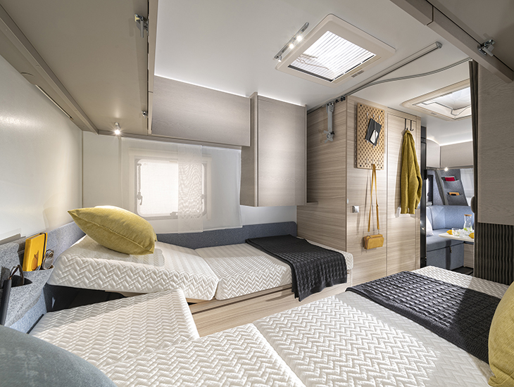 Adria Altea 502 UL slaapkamer