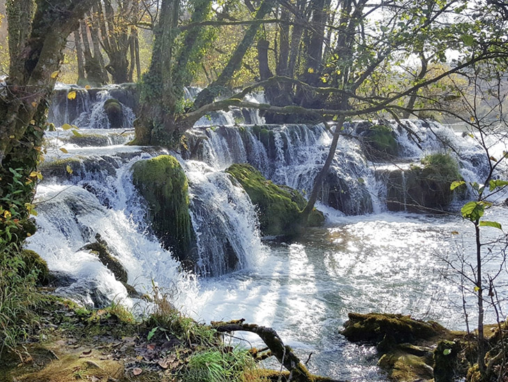Mrežnica watervallen Kroatië.