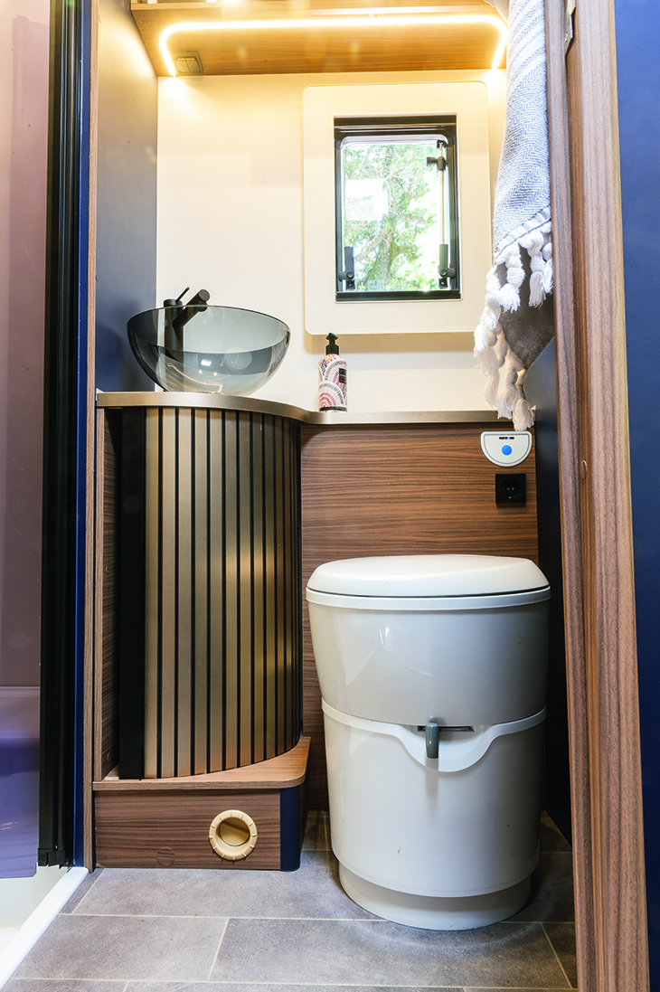 Rimor Sailer 56 Plus toilet