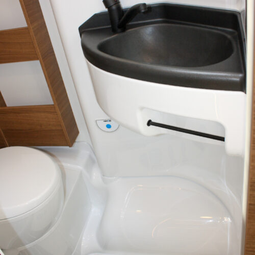 Yrteo 881 toilet