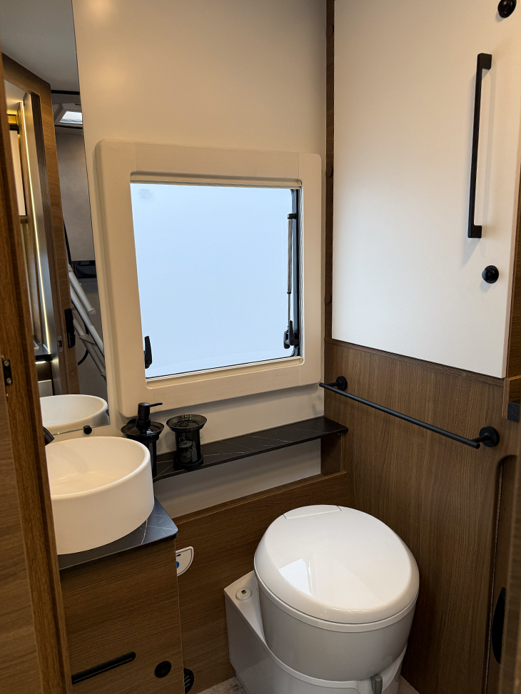 Yrteo 885 toilet