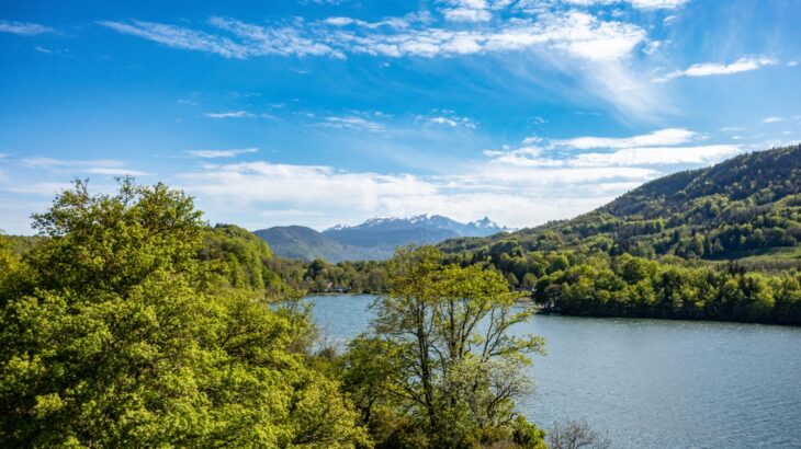 Verkoeling in de bergen: de mooiste zwemmeren in de Franse Alpen