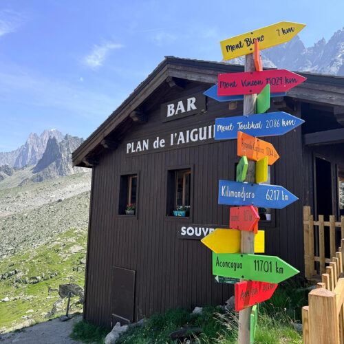 Bar Plan de l'Aiguille met uitzicht op het Mont Blanc massief